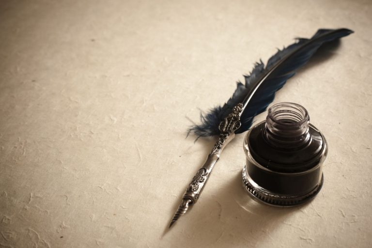 sulkakynä ja mustepurkki